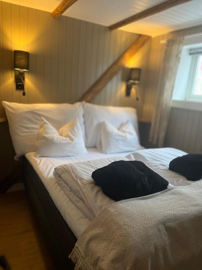 Lofoten Suite Apartments - Rostad Retro Rorbuer Reine Eksteriør billede